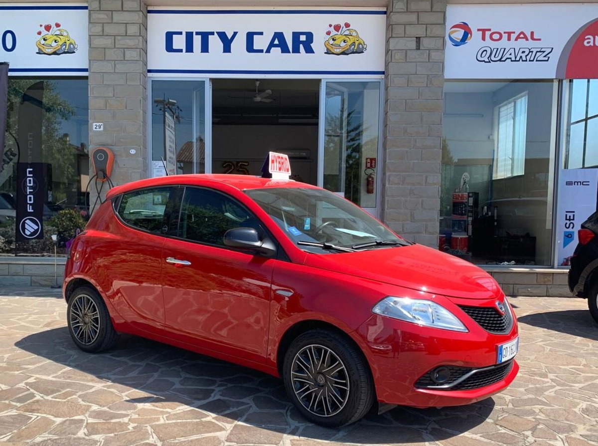 Lancia Ypsilon 1.0 FireFly 5 porte S&S Hybrid Ecochic Gold