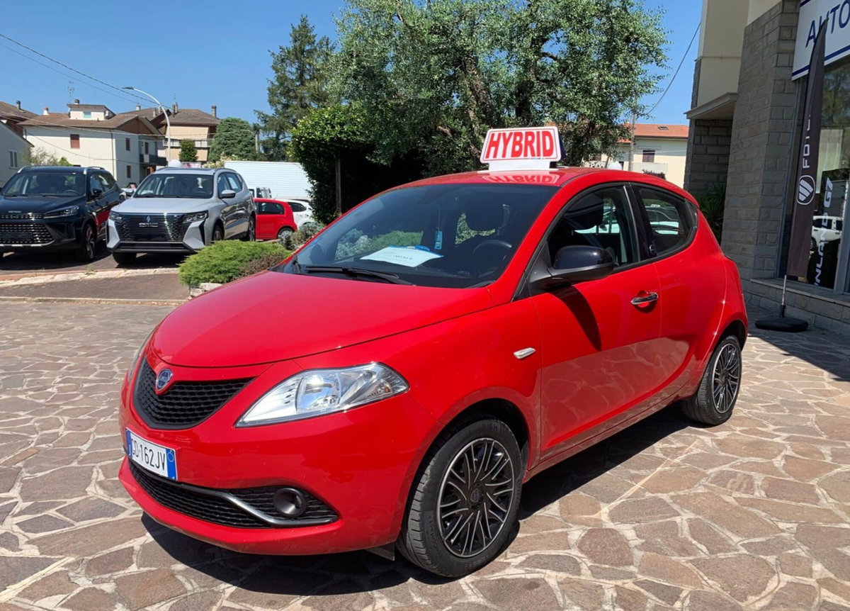 Lancia Ypsilon 1.0 FireFly 5 porte S&S Hybrid Ecochic Gold (2)