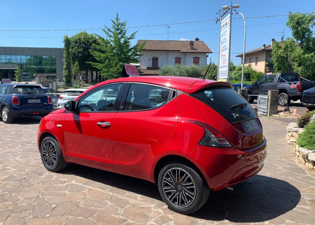 Lancia Ypsilon 1.0 FireFly 5 porte S&S Hybrid Ecochic Gold (3)