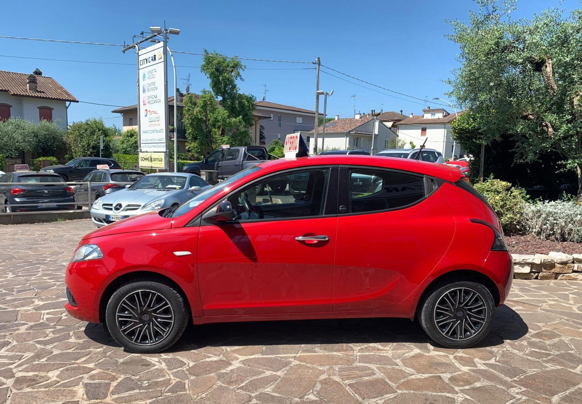 Lancia Ypsilon 1.0 FireFly 5 porte S&S Hybrid Ecochic Gold (4)