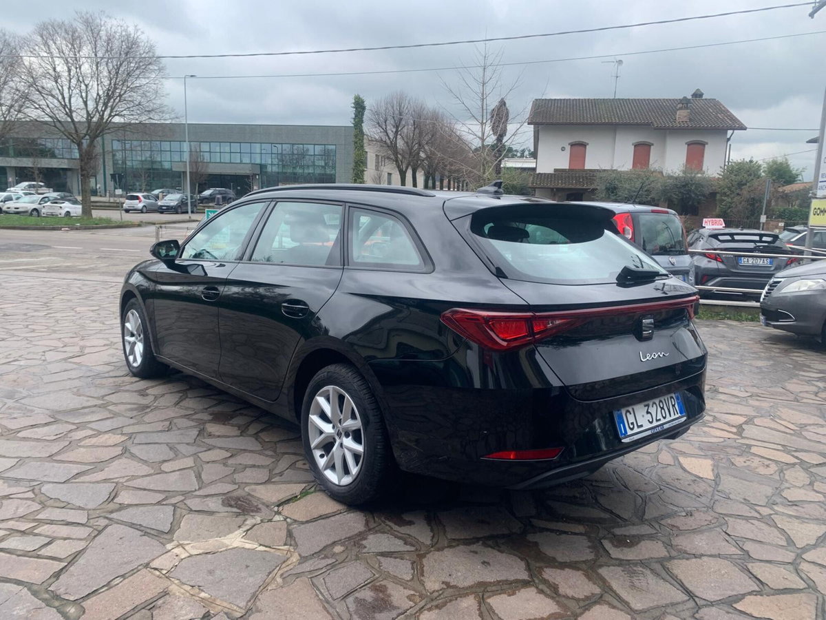 SEAT Leon ST Sportstourer 1.0 tsi Style 110cv (3)