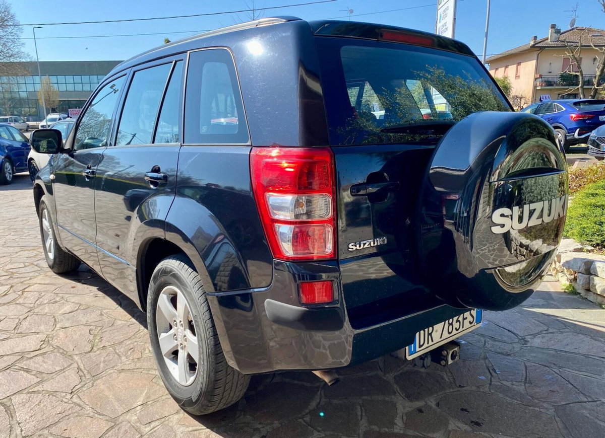 Suzuki Grand Vitara 2.0 16V 5 porte (2)