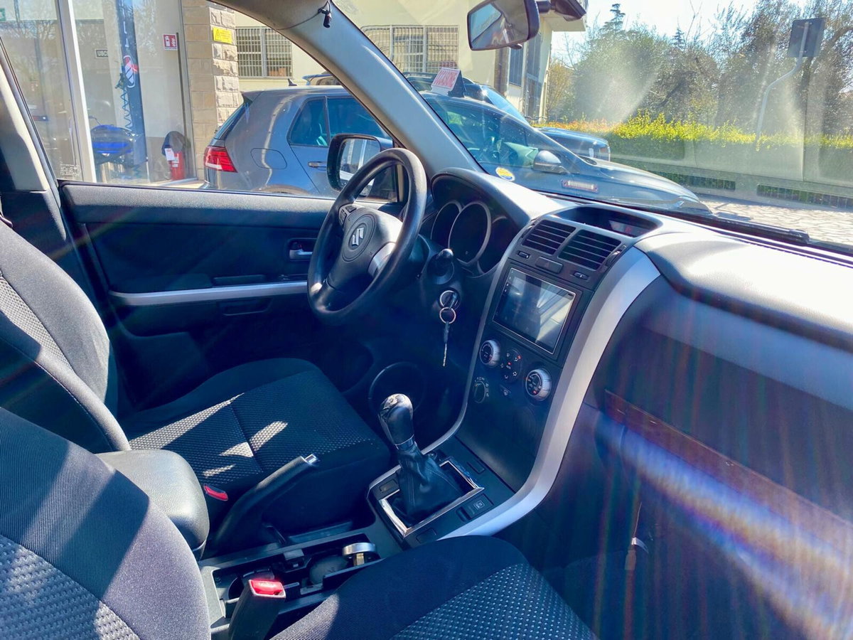 Suzuki Grand Vitara 2.0 16V 5 porte (6)