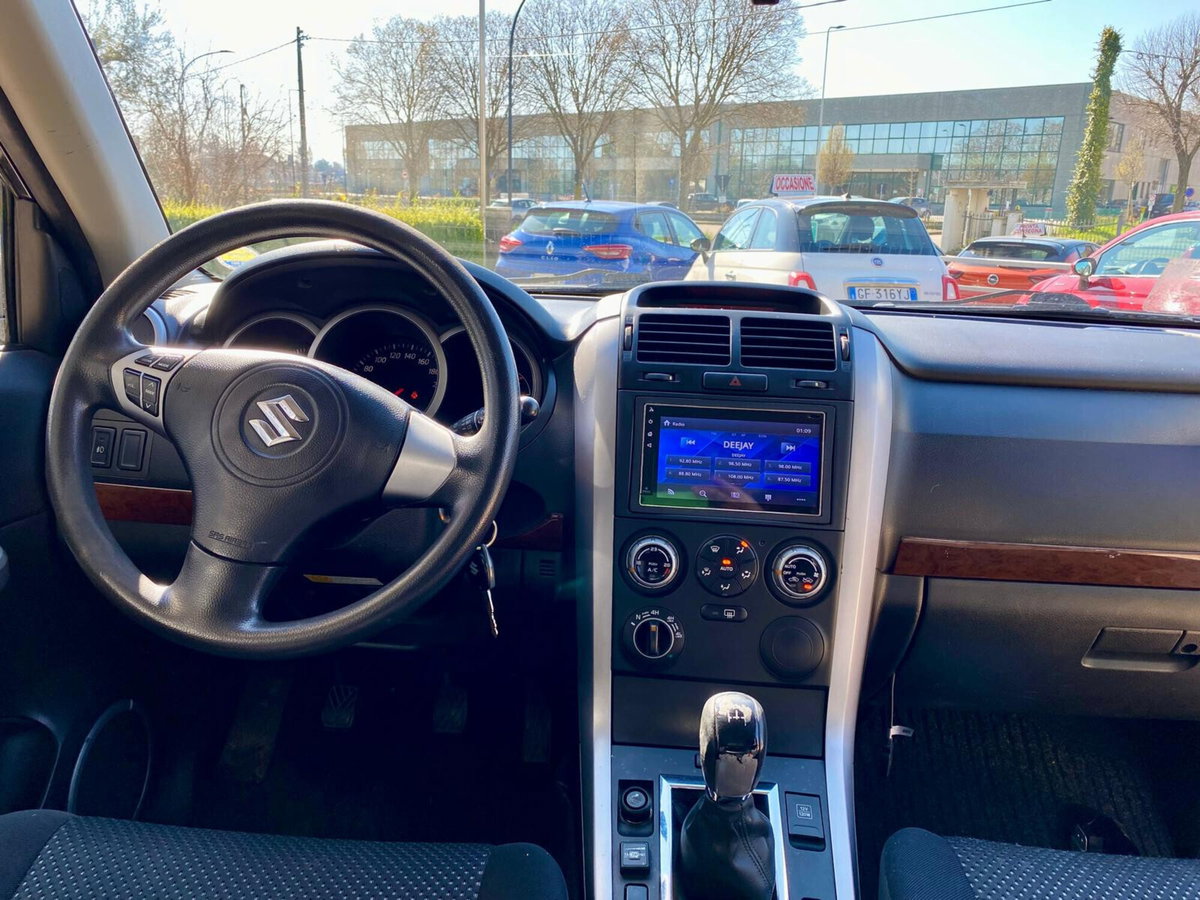 Suzuki Grand Vitara 2.0 16V 5 porte (7)