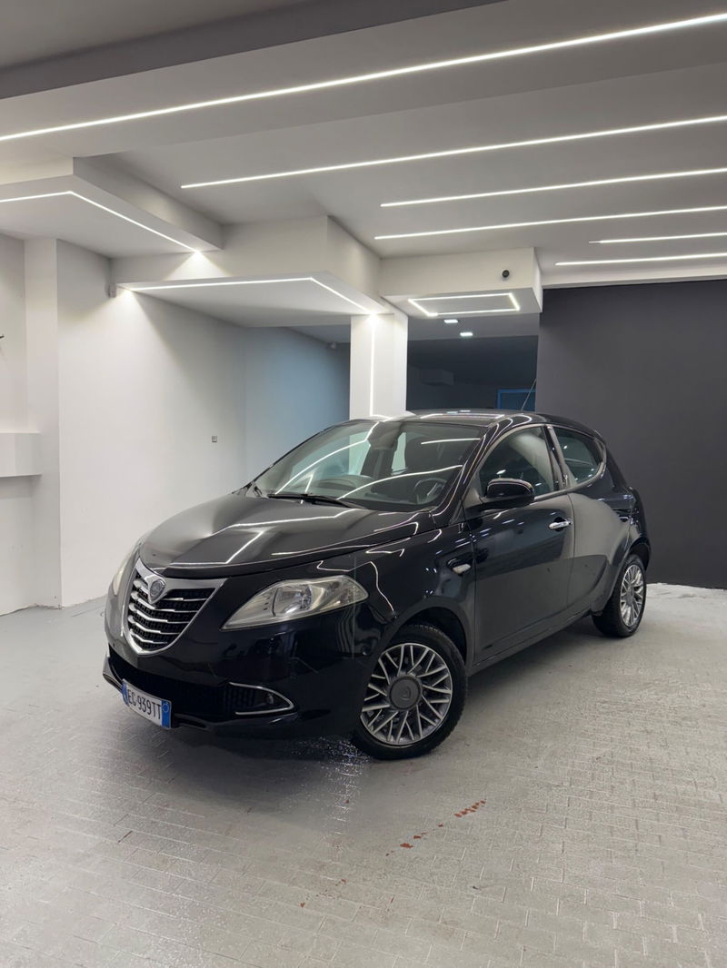 Lancia Ypsilon 0.9 TwinAir 85 CV 5 porte S&S Platinum