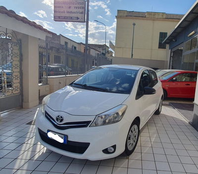Toyota Yaris 1.0 5 porte Lounge usata