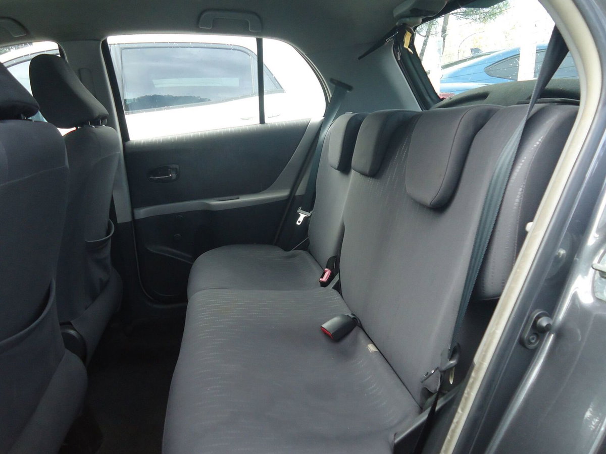 Toyota Yaris 1.3 5 porte Sol (5)