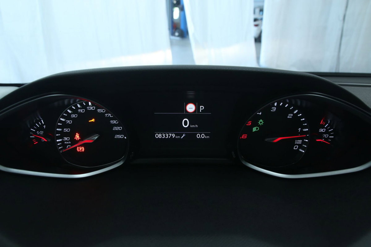 Peugeot 308 BlueHDi 130 S&S EAT8 Allure Pack (11)