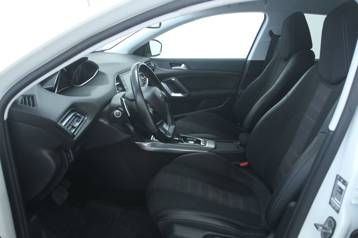 Peugeot 308 BlueHDi 130 S&S EAT8 Allure Pack (7)