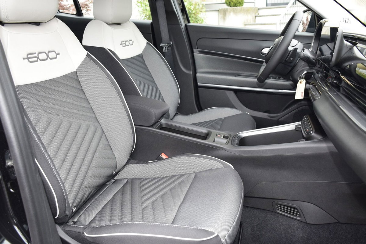 Fiat 600 1.2 hybrid Icon 145cv auto (11)