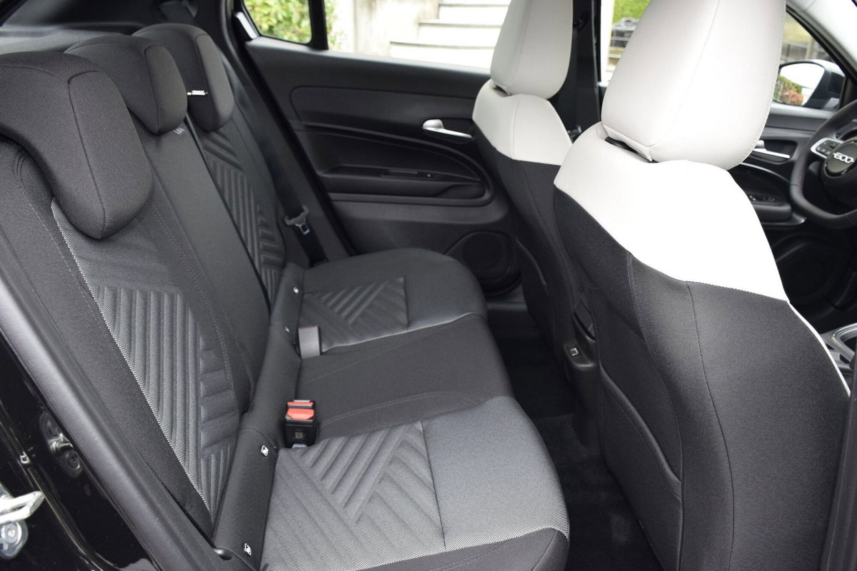 Fiat 600 1.2 hybrid Icon 145cv auto (12)