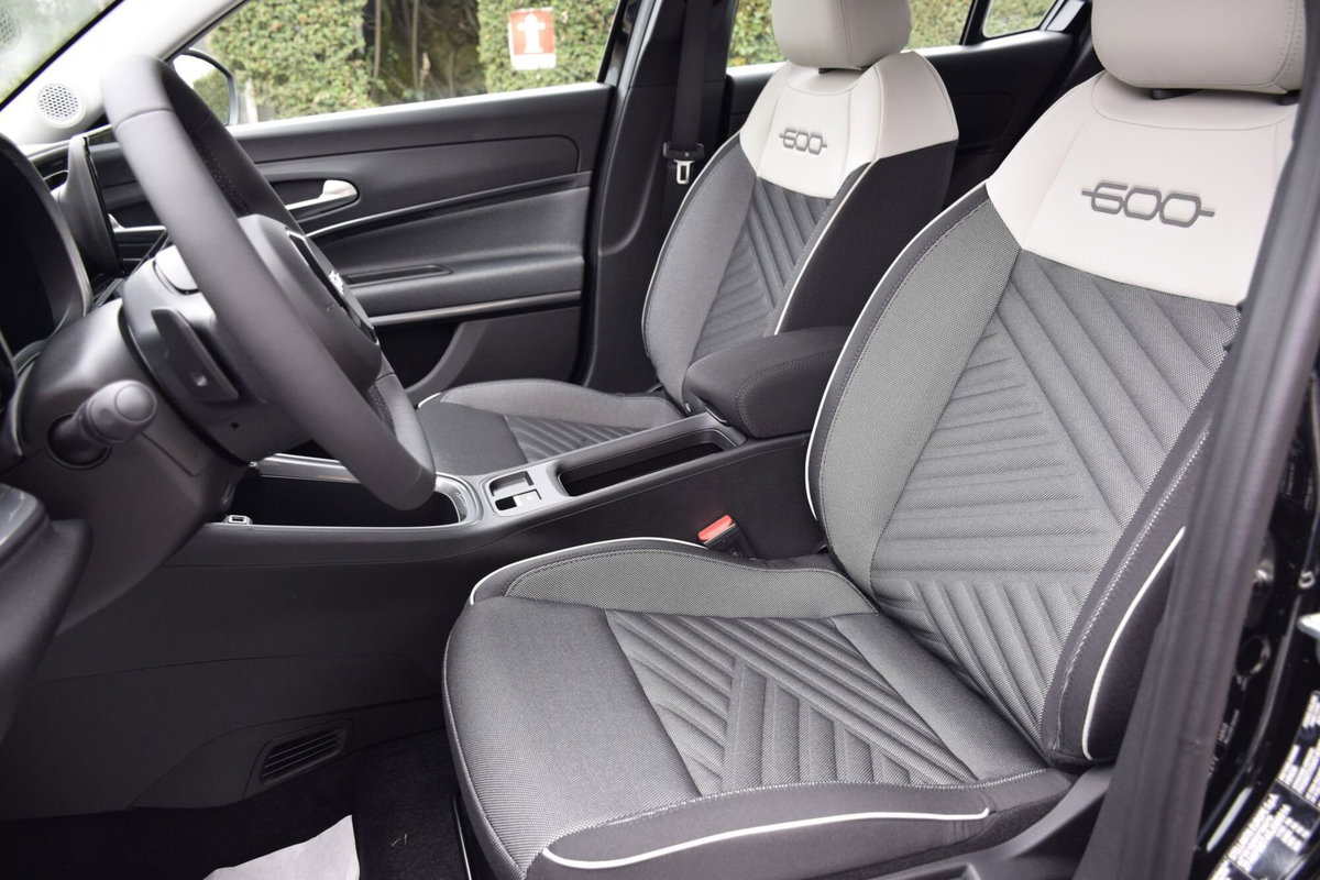 Fiat 600 1.2 hybrid Icon 145cv auto (16)