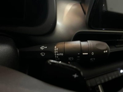 Jeep Avenger 1.2 turbo e-hybrid mhev Summit fwd 110cv edct6 (17)