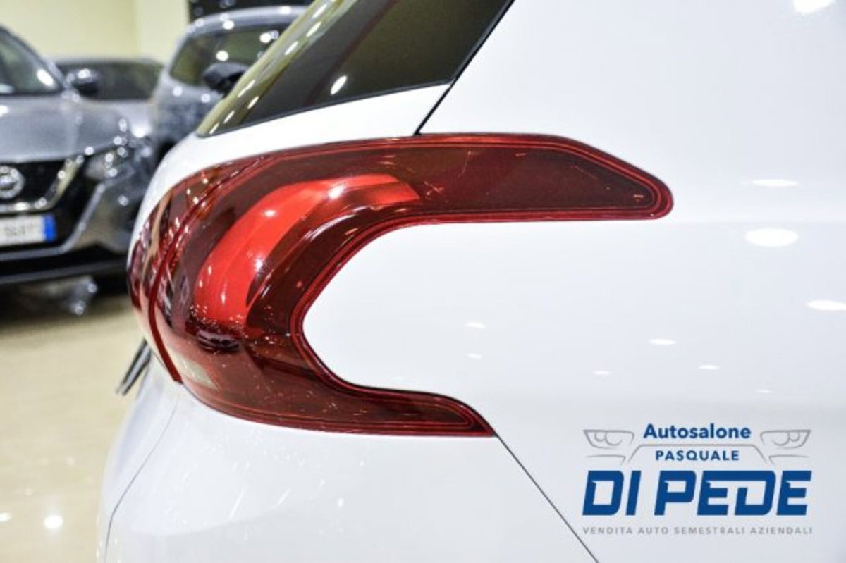 Peugeot 2008 BlueHDi 100 S&S Allure (14)