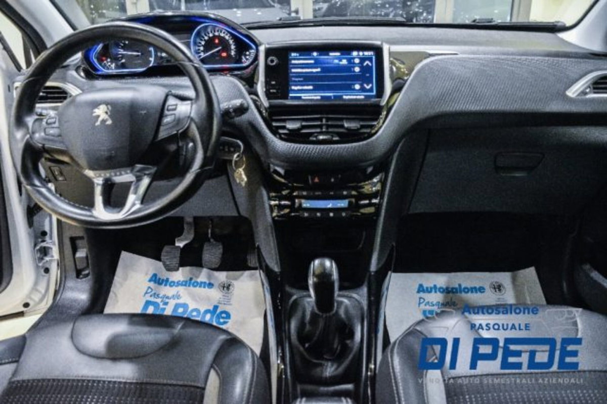 Peugeot 2008 BlueHDi 100 S&S Allure (18)