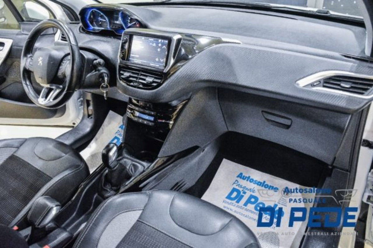Peugeot 2008 BlueHDi 100 S&S Allure (19)