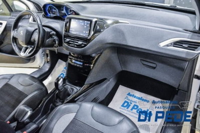 Peugeot 2008 BlueHDi 100 S&S Allure (19)