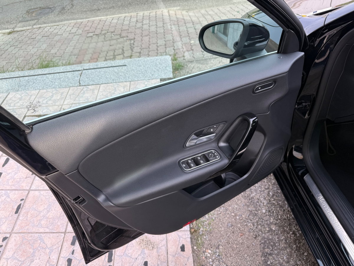 Mercedes-Benz Classe A 180 d Automatic Business (13)