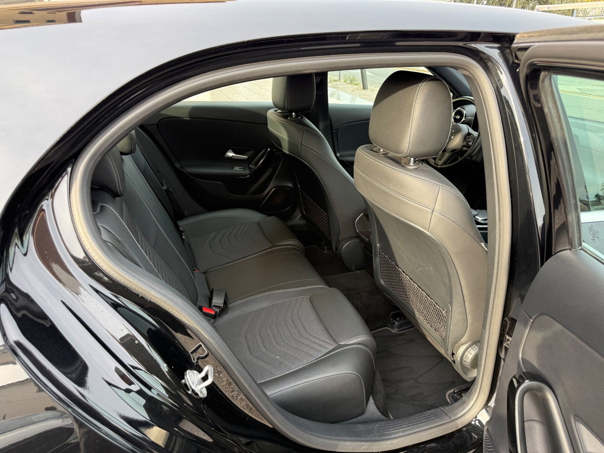 Mercedes-Benz Classe A 180 d Automatic Business (18)