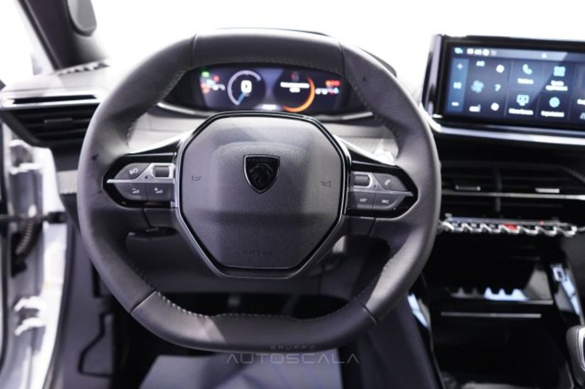 Peugeot 2008 1.2 puretech Allure s&s 100cv (13)