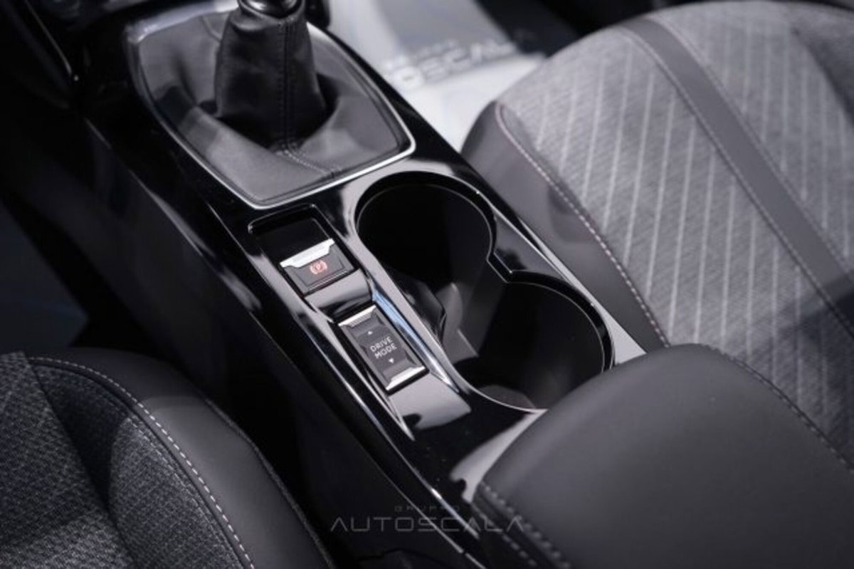 Peugeot 2008 1.2 puretech Allure s&s 100cv (16)