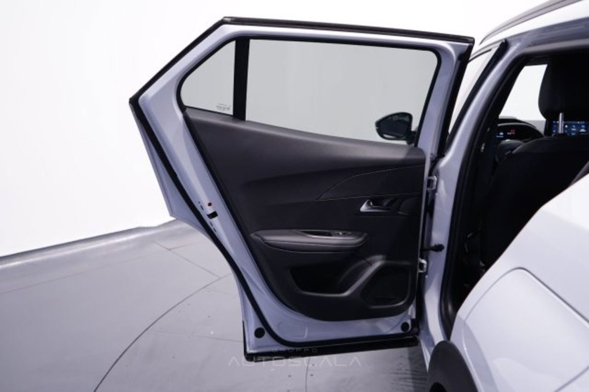 Peugeot 2008 1.2 puretech Allure s&s 100cv (20)