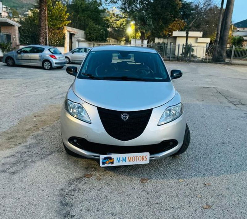 Lancia Ypsilon 0.9 TwinAir 85 CV 5 porte Metano Ecochic Silver