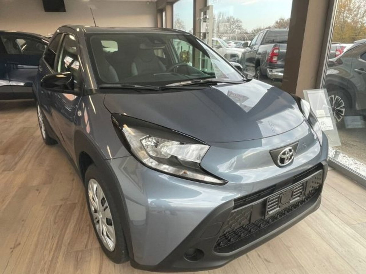 Toyota Aygo X 1.0 VVT-i 72 CV 5p. Undercover S-CVT (2)