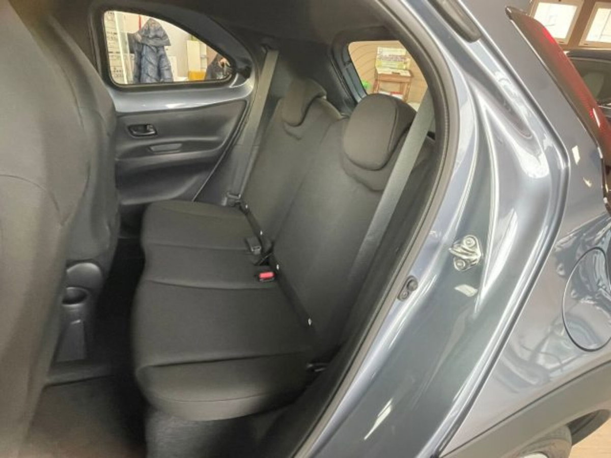 Toyota Aygo X 1.0 VVT-i 72 CV 5p. Undercover S-CVT (8)