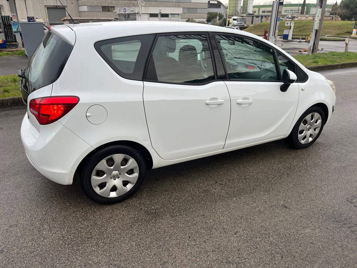 Opel Meriva 1.4 100CV Cosmo (10)