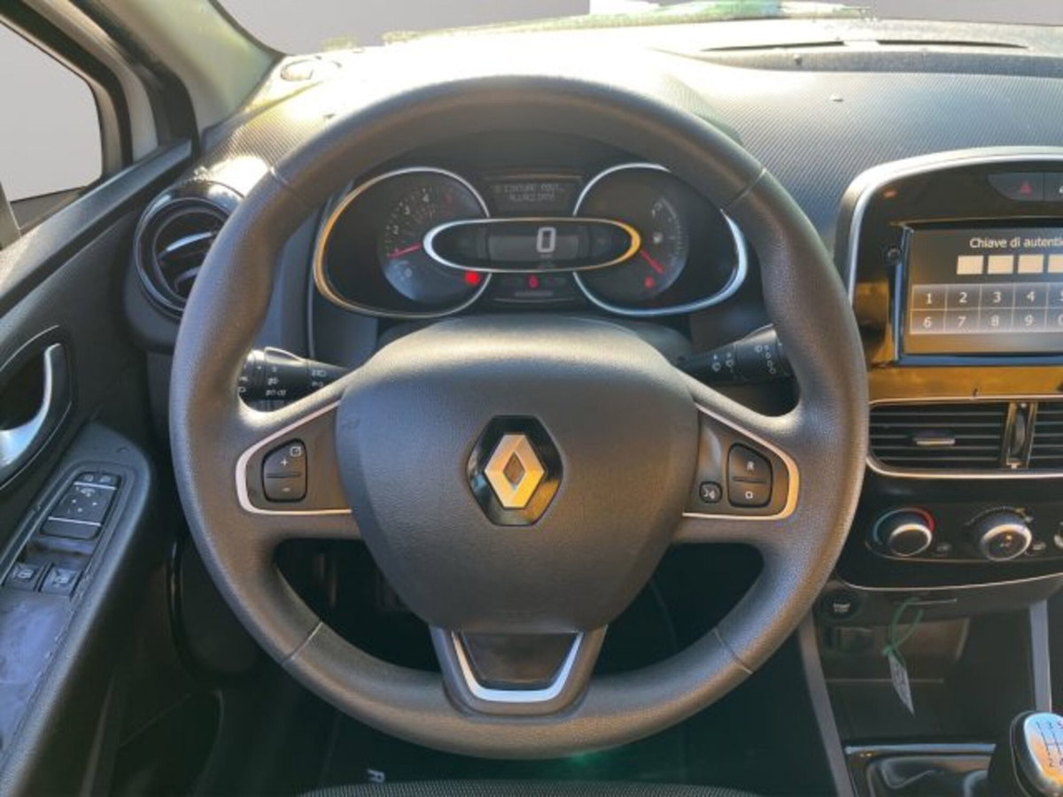 Renault Clio Sporter dCi 8V 75 CV Duel (11)