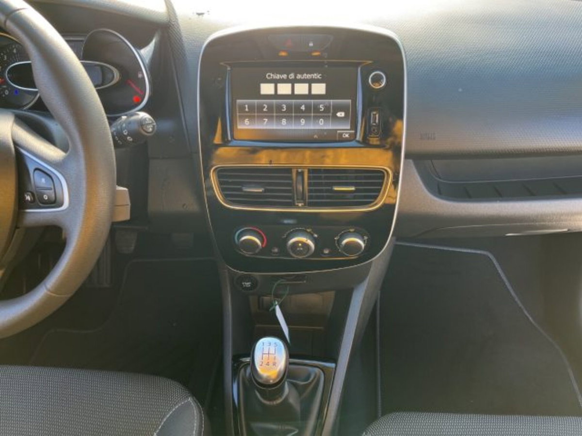Renault Clio Sporter dCi 8V 75 CV Duel (13)