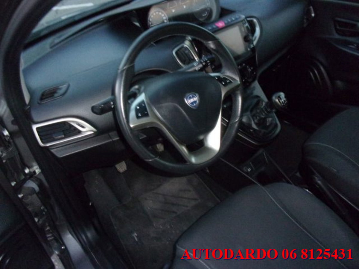 Lancia Ypsilon 1.0 FireFly 5 porte S&S Hybrid Ecochic Gold (10)