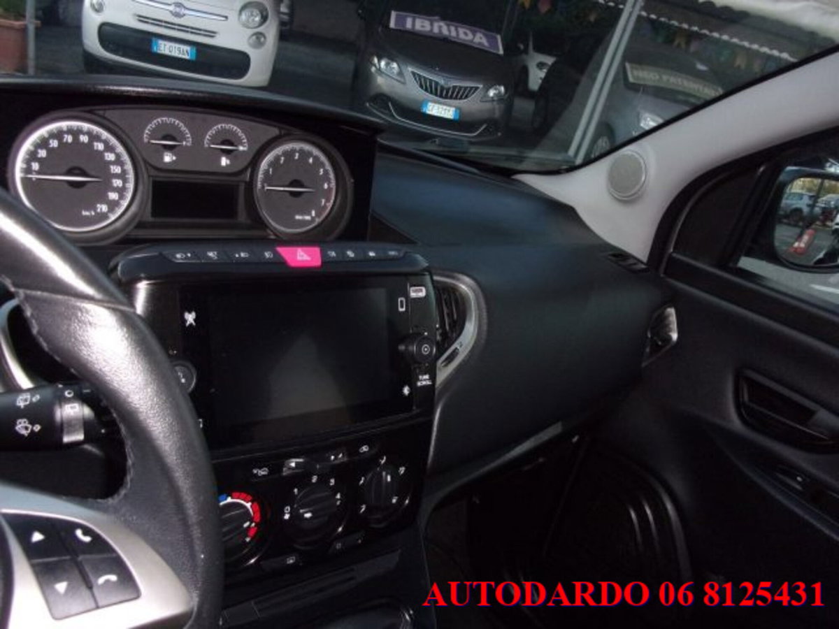 Lancia Ypsilon 1.0 FireFly 5 porte S&S Hybrid Ecochic Gold (12)