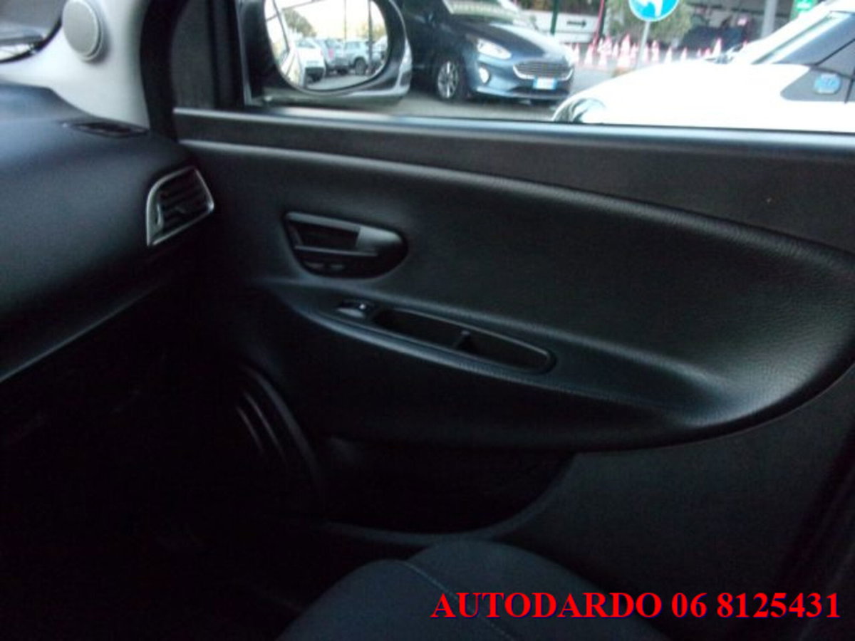 Lancia Ypsilon 1.0 FireFly 5 porte S&S Hybrid Ecochic Gold (14)