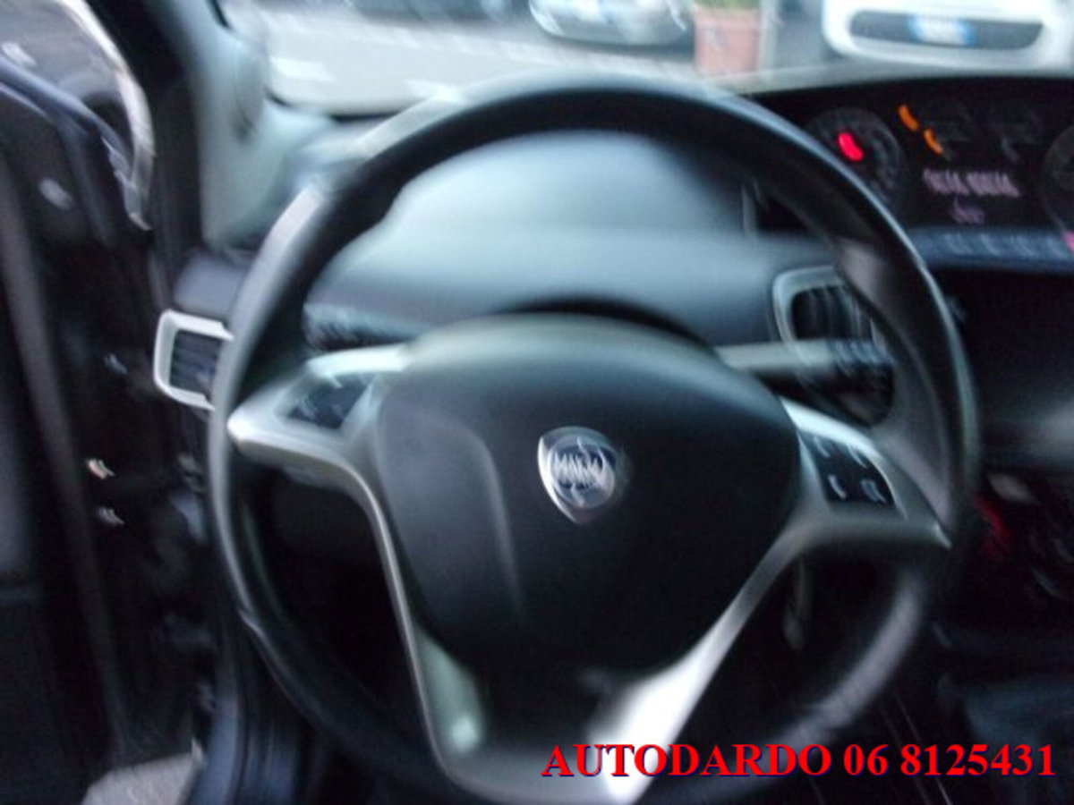 Lancia Ypsilon 1.0 FireFly 5 porte S&S Hybrid Ecochic Gold (15)