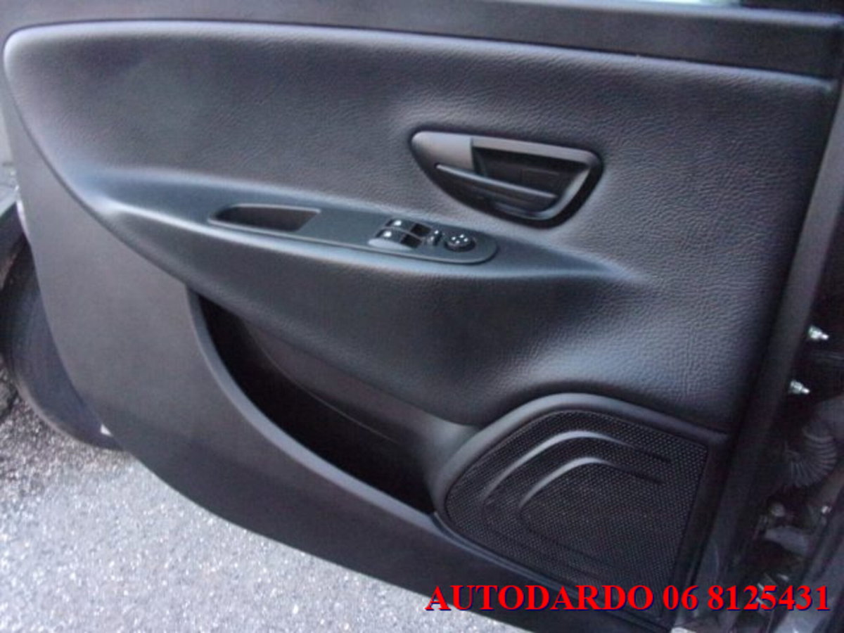 Lancia Ypsilon 1.0 FireFly 5 porte S&S Hybrid Ecochic Gold (16)