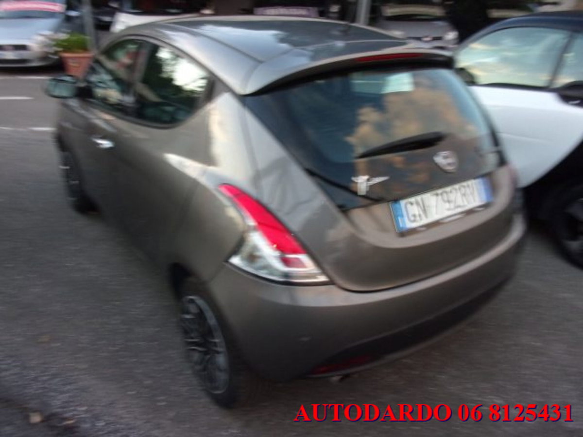 Lancia Ypsilon 1.0 FireFly 5 porte S&S Hybrid Ecochic Gold (3)