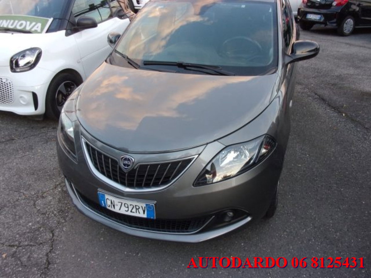 Lancia Ypsilon 1.0 FireFly 5 porte S&S Hybrid Ecochic Gold (4)