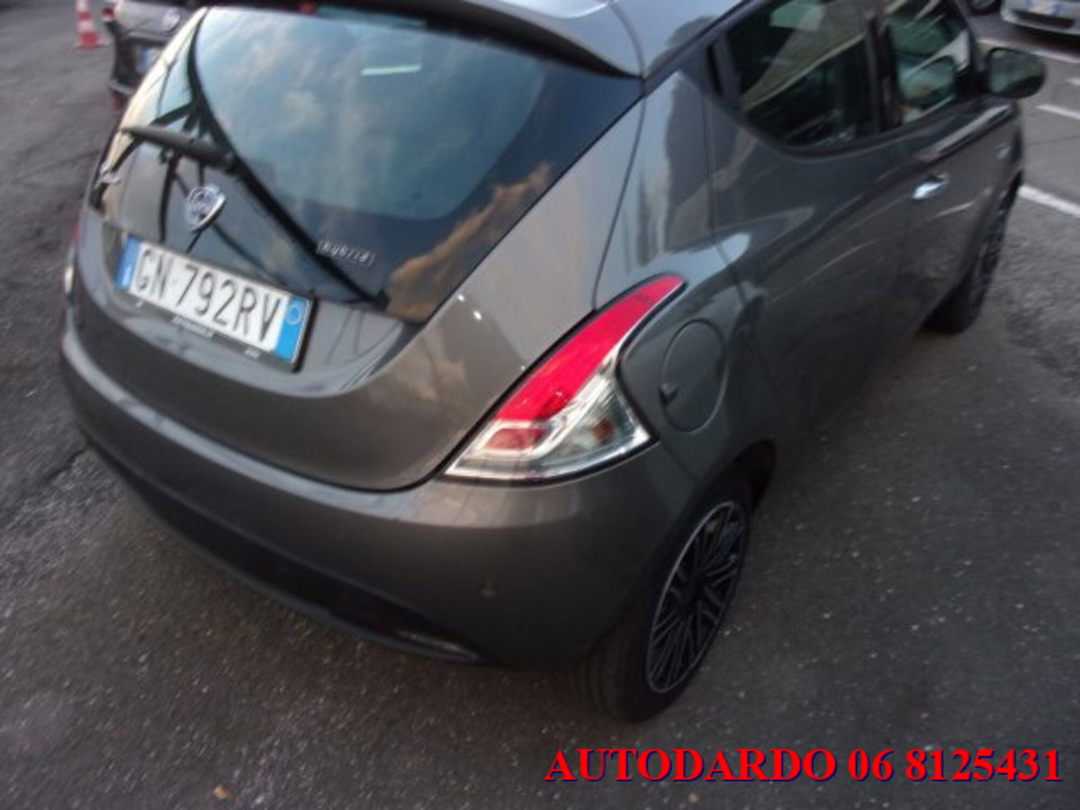 Lancia Ypsilon 1.0 FireFly 5 porte S&S Hybrid Ecochic Gold (7)