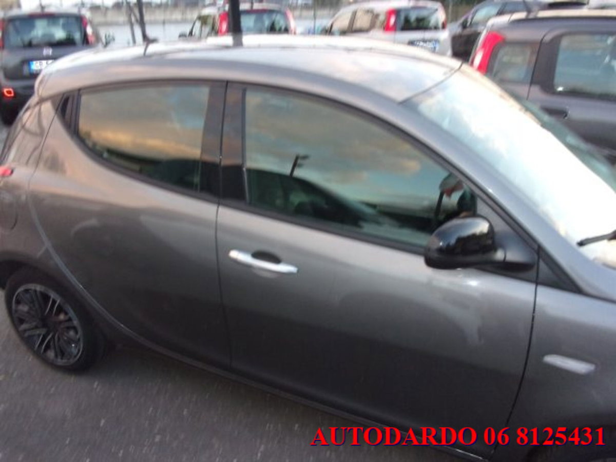Lancia Ypsilon 1.0 FireFly 5 porte S&S Hybrid Ecochic Gold (8)