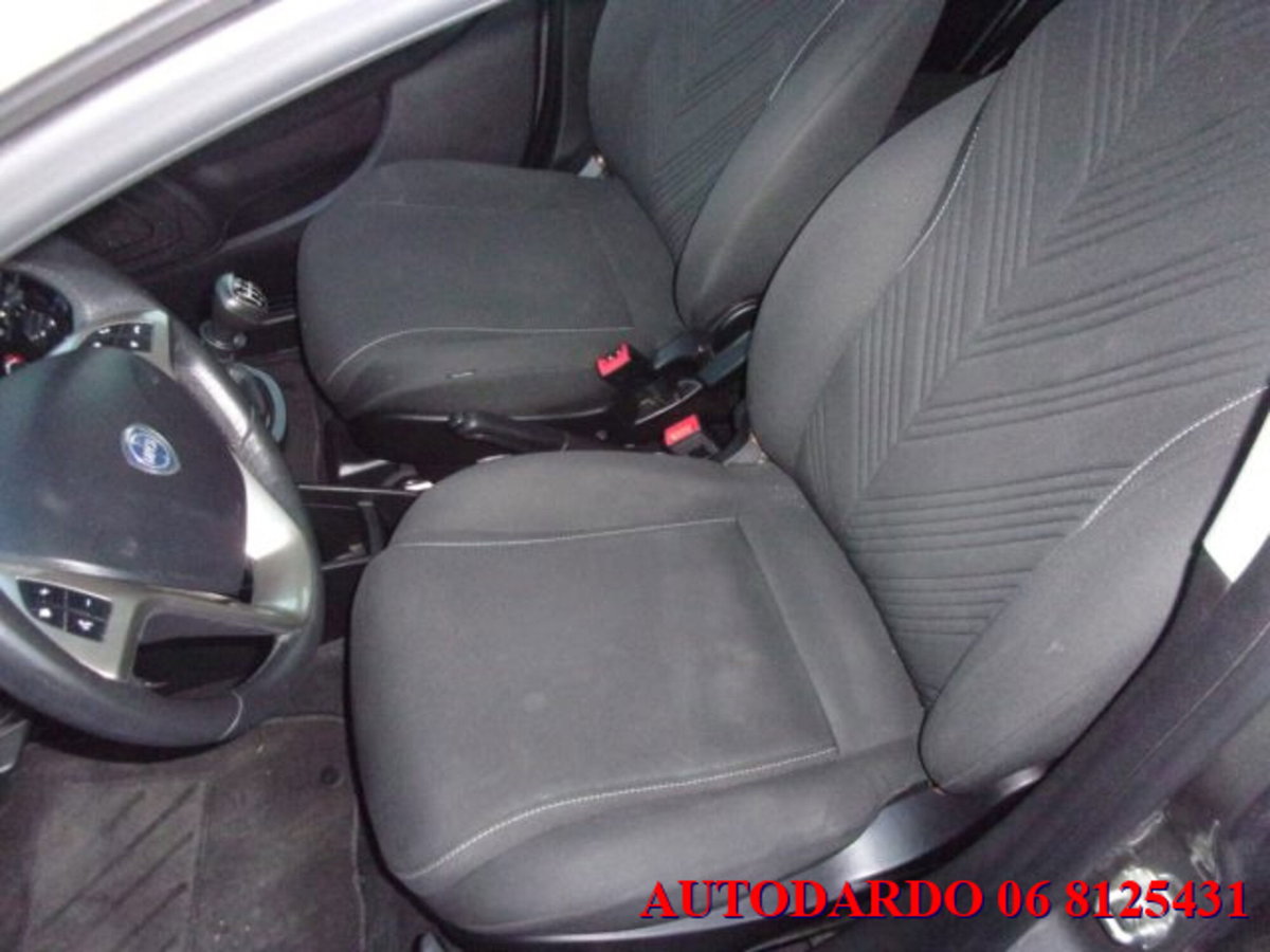Lancia Ypsilon 1.0 FireFly 5 porte S&S Hybrid Ecochic Gold (9)