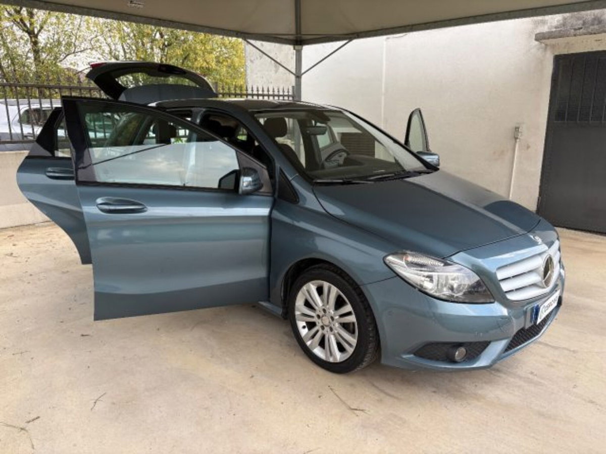 Mercedes-Benz Classe B 220 Automatic 4Matic Executive (11)