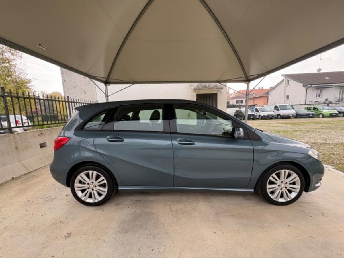 Mercedes-Benz Classe B 220 Automatic 4Matic Executive (2)