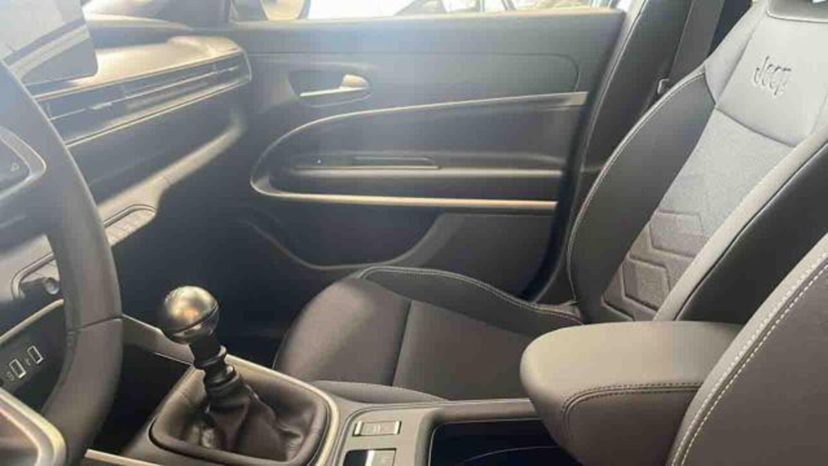 Jeep Avenger 1.2 turbo Summit fwd 100cv (13)