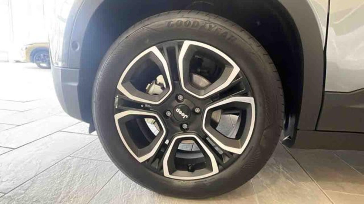 Jeep Avenger 1.2 turbo Summit fwd 100cv (7)
