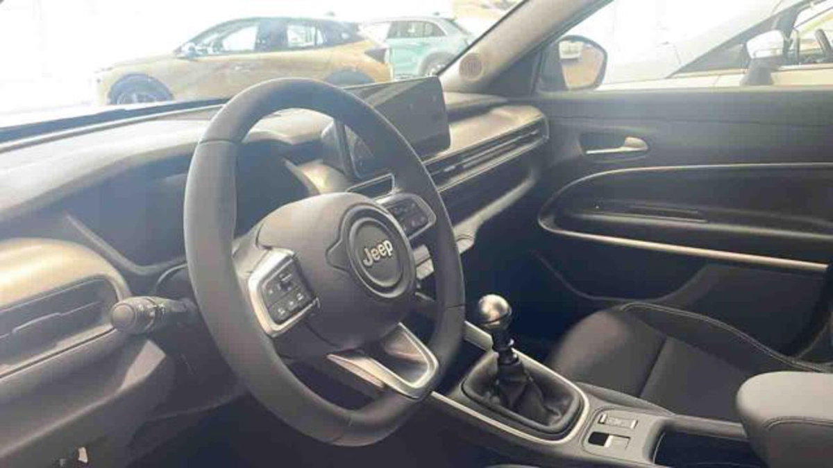 Jeep Avenger 1.2 turbo Summit fwd 100cv (9)