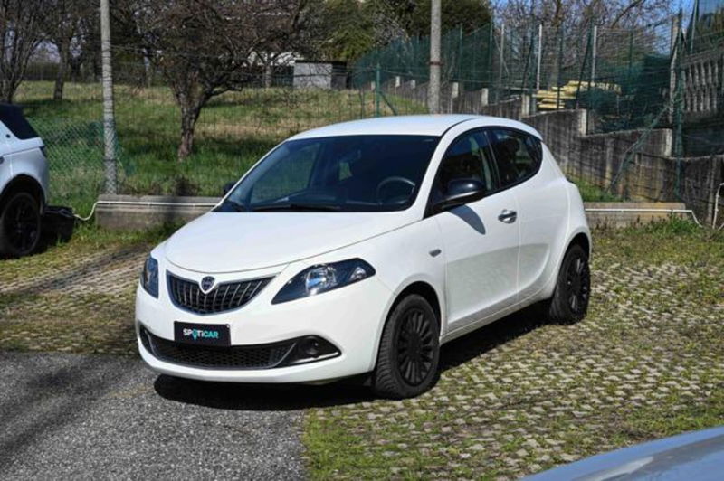 Lancia Ypsilon 1.0 FireFly 5 porte S&S Hybrid Ecochic Silver