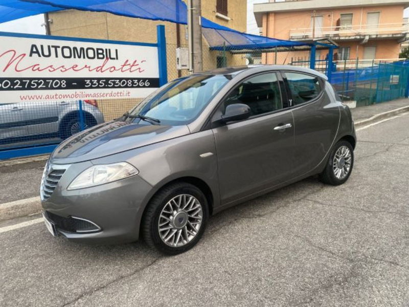 Lancia Ypsilon 1.2 69 CV 5 porte Platinum