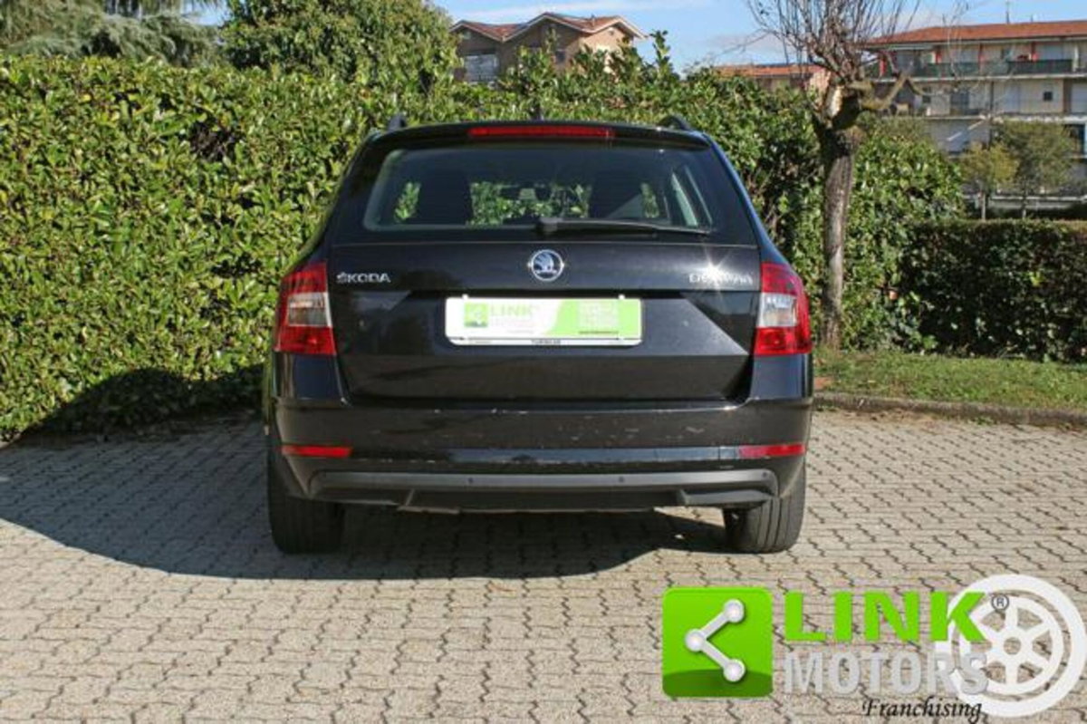 Skoda Octavia Station Wagon 1.6 TDI CR 115 CV DSG Wagon Executive (3)